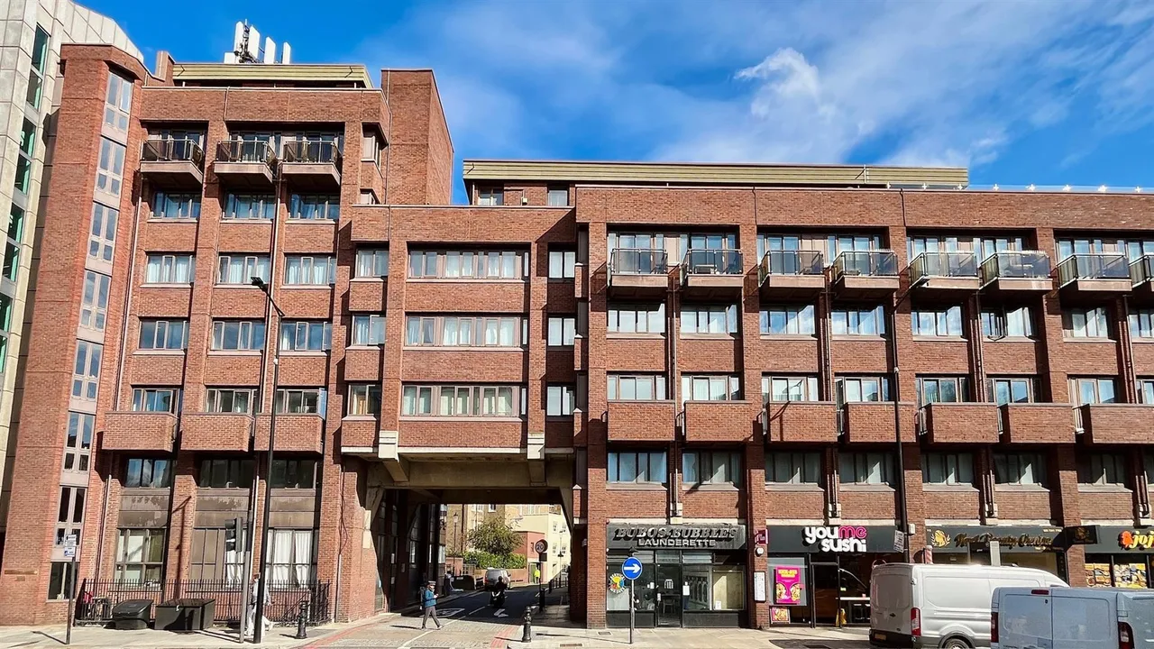 Earls Court Road, London, SW5, photo 14