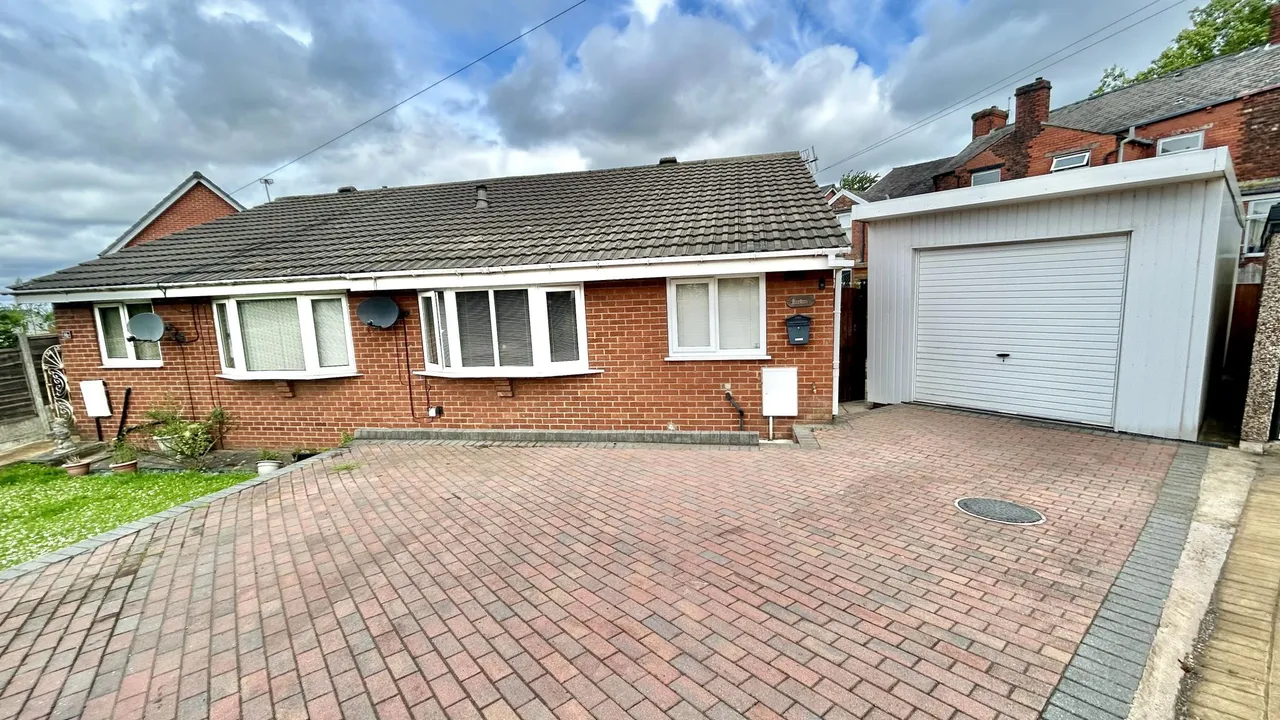 Agnes Close, Oldham, OL9, photo 12