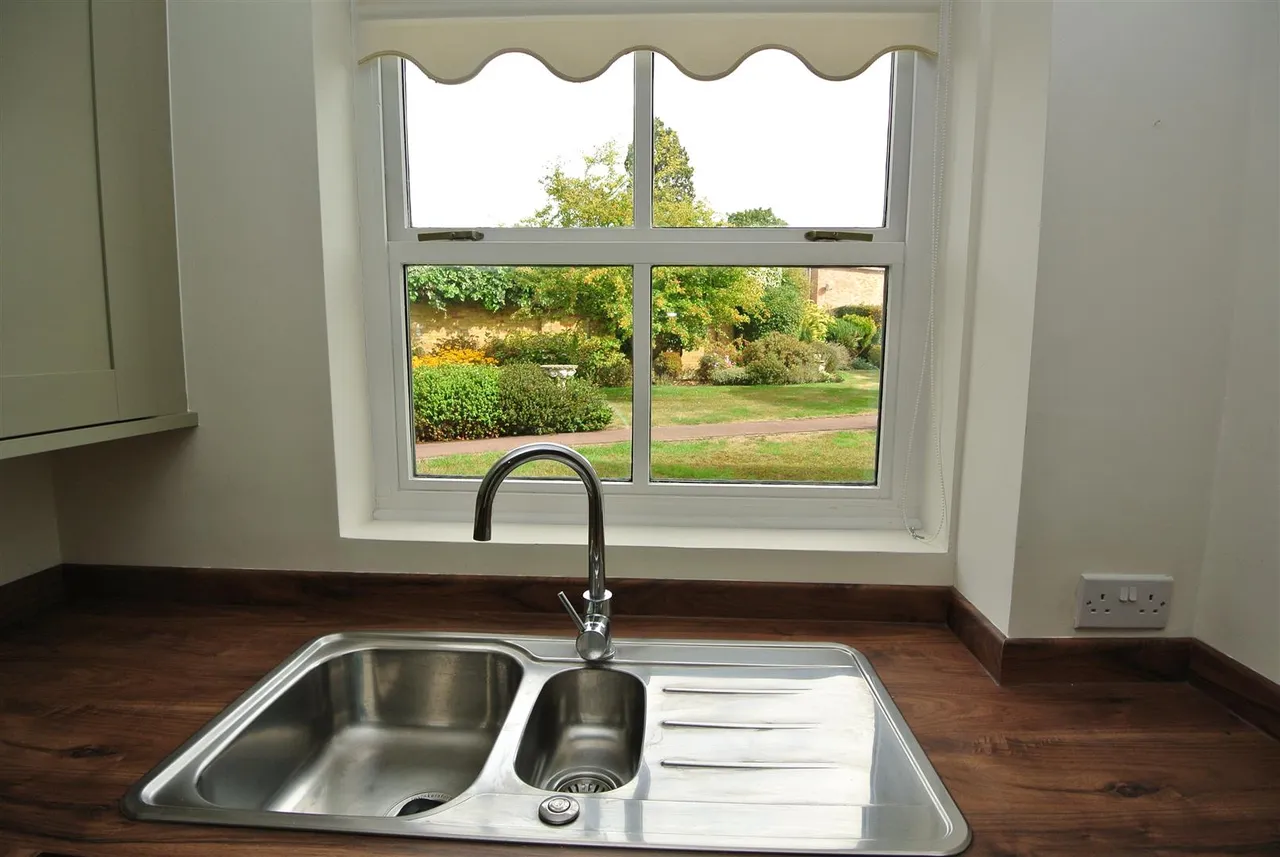 St. Judes Close, Englefield Green, Surrey, TW20 0DN, photo 6