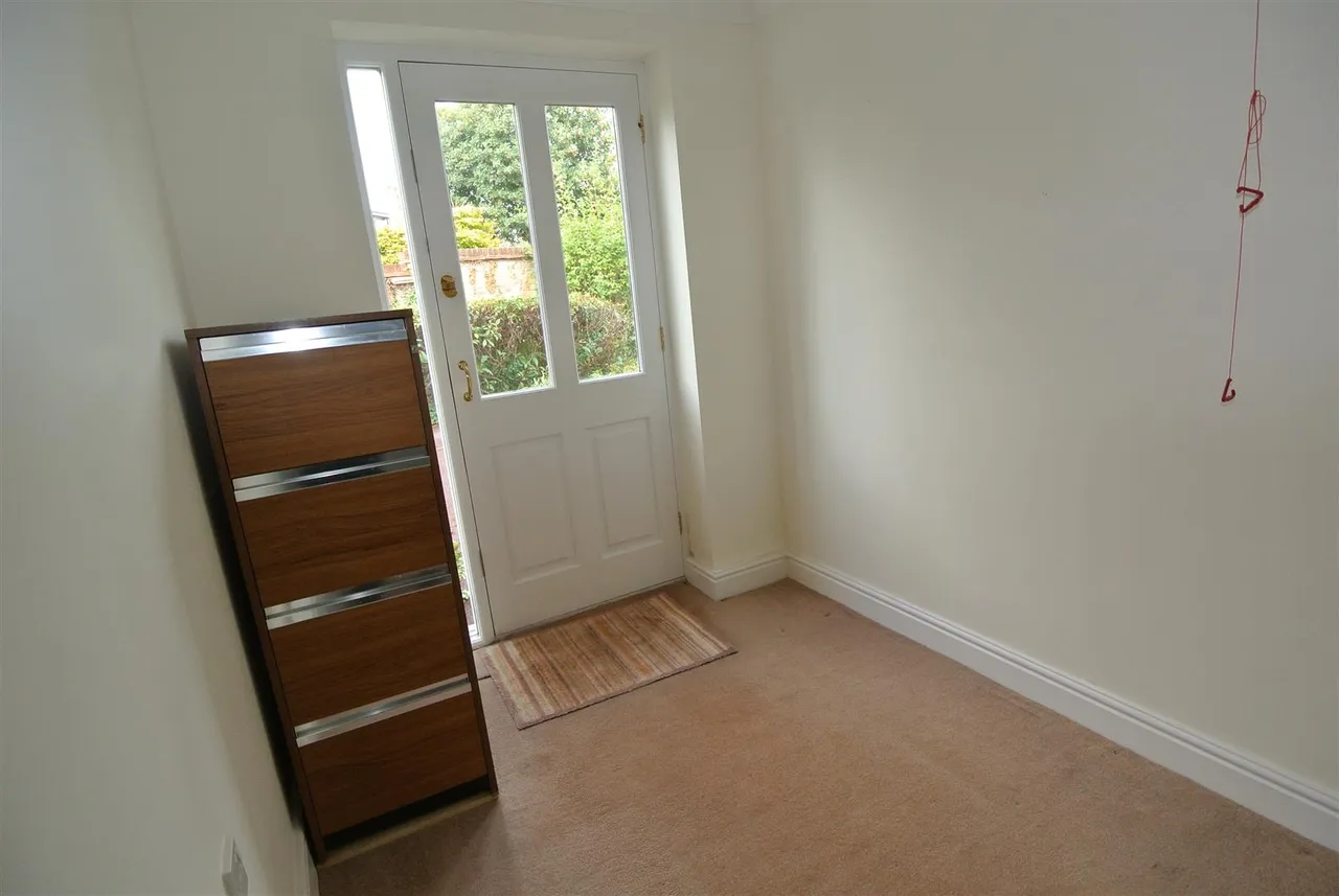 St. Judes Close, Englefield Green, Surrey, TW20 0DN, photo 12