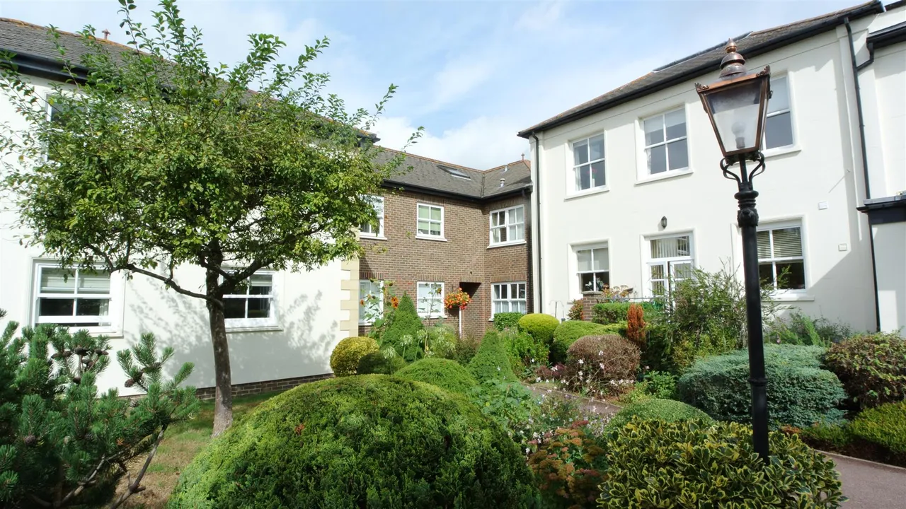 St. Judes Close, Englefield Green, Surrey, TW20 0DN, photo 13