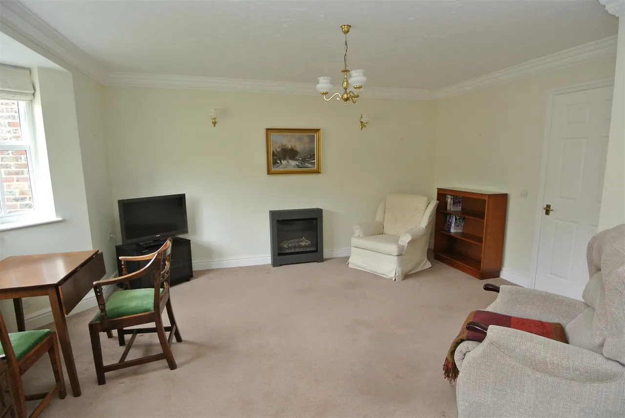 St. Judes Close, Englefield Green, Surrey, TW20 0DN, photo 7