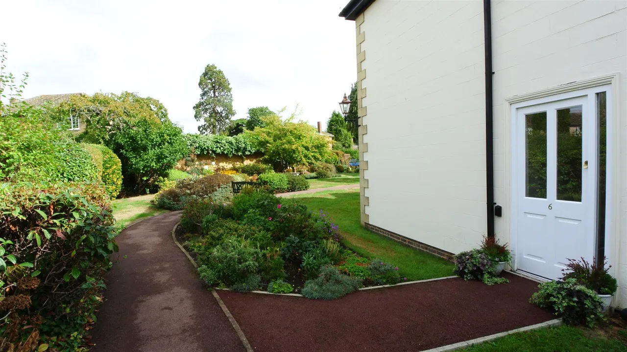 St. Judes Close, Englefield Green, Surrey, TW20 0DN, photo 16