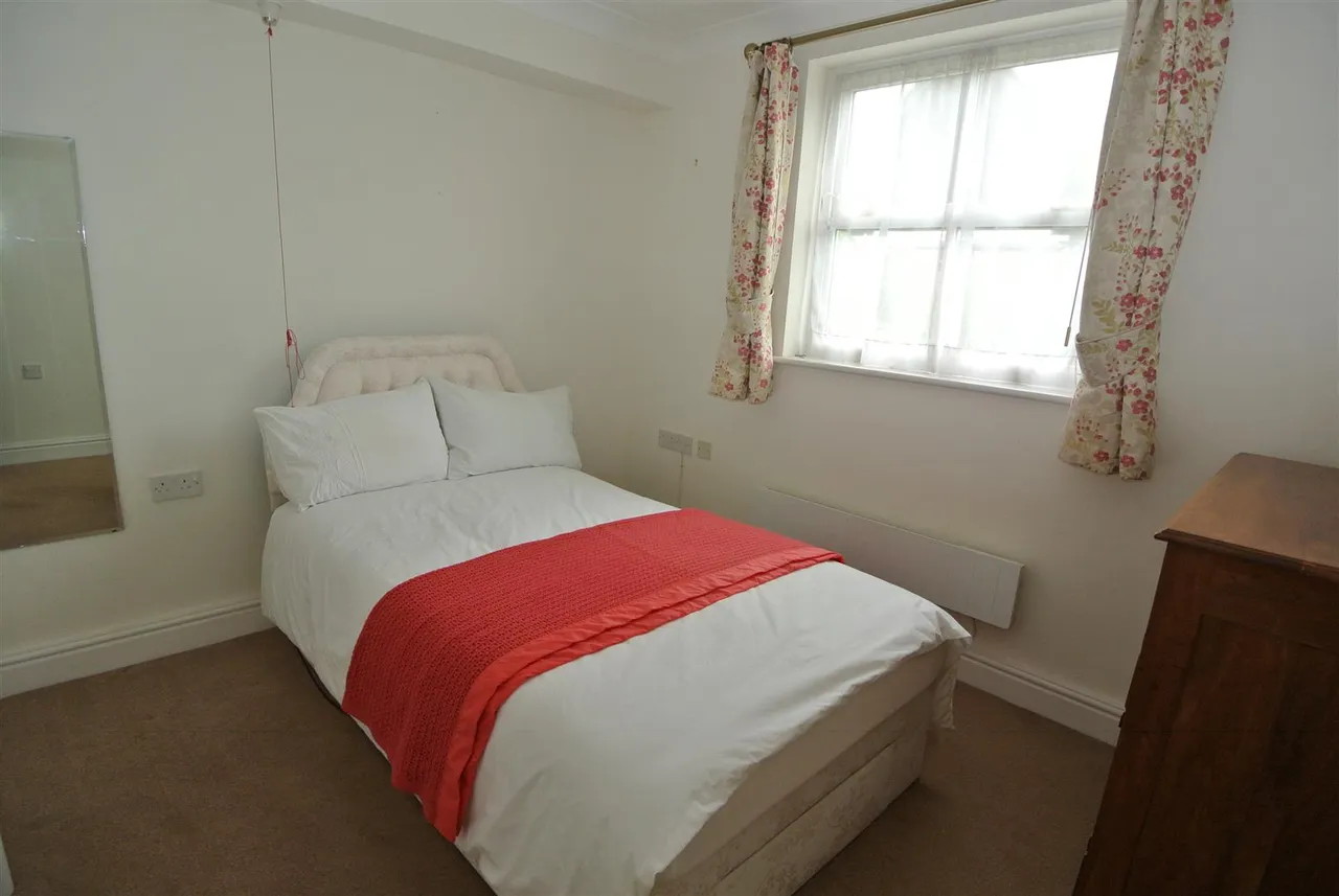 St. Judes Close, Englefield Green, Surrey, TW20 0DN, photo 10