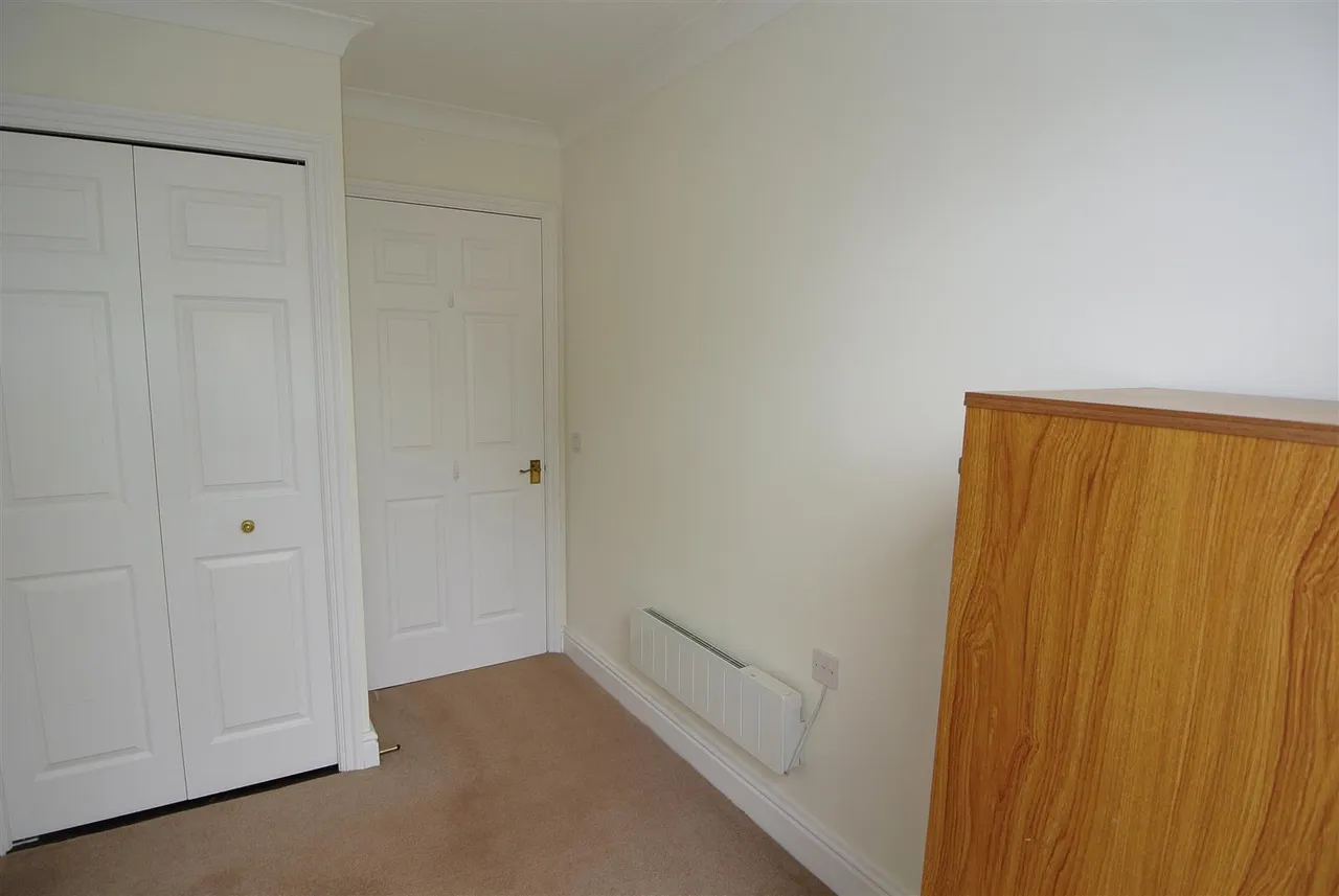 St. Judes Close, Englefield Green, Surrey, TW20 0DN, photo 11