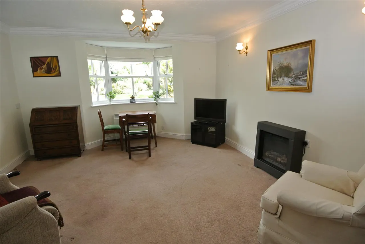 St. Judes Close, Englefield Green, Surrey, TW20 0DN, photo 8