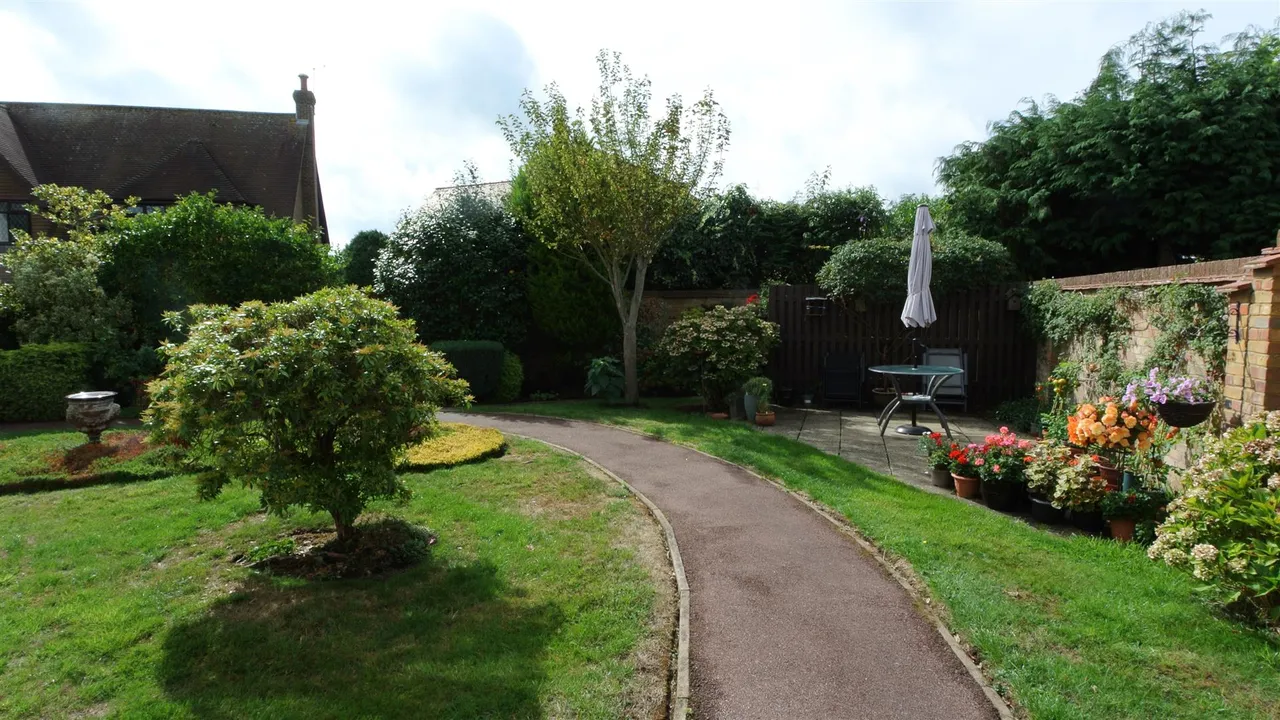 St. Judes Close, Englefield Green, Surrey, TW20 0DN, photo 15