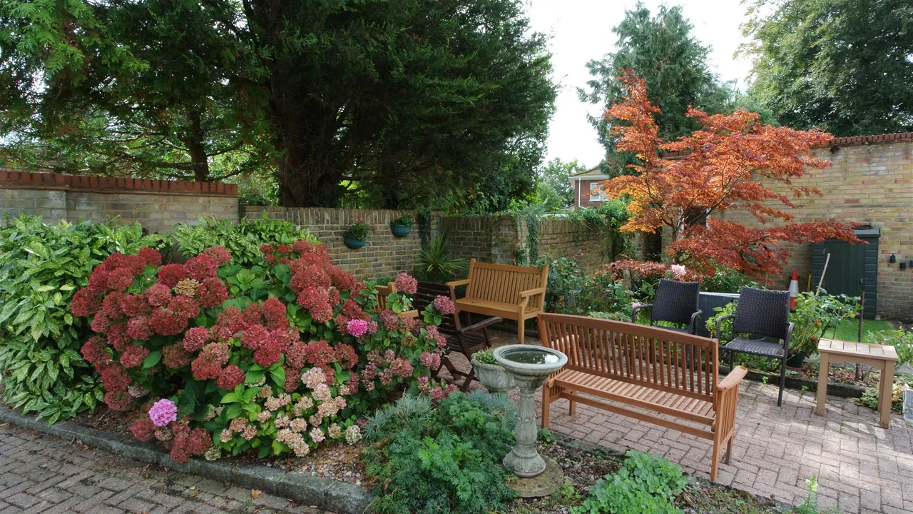 St. Judes Close, Englefield Green, Surrey, TW20 0DN, photo 21