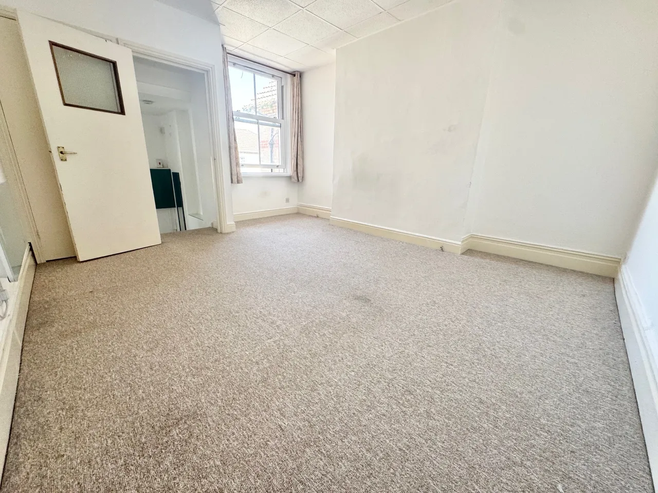 West Hill Road, BH2, photo 3