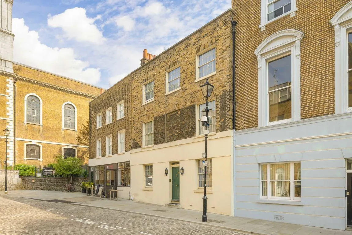 4 bed property for sale, Clerkenwell Close, EC1R