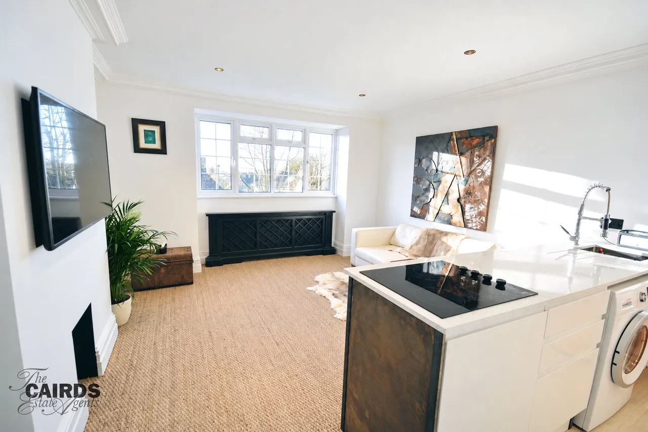 Alexandra Road, Epsom, KT17, photo 2