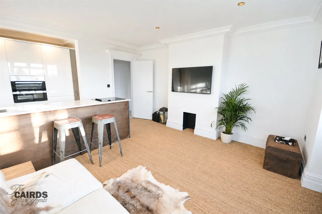 Alexandra Road, Epsom, KT17, photo 3