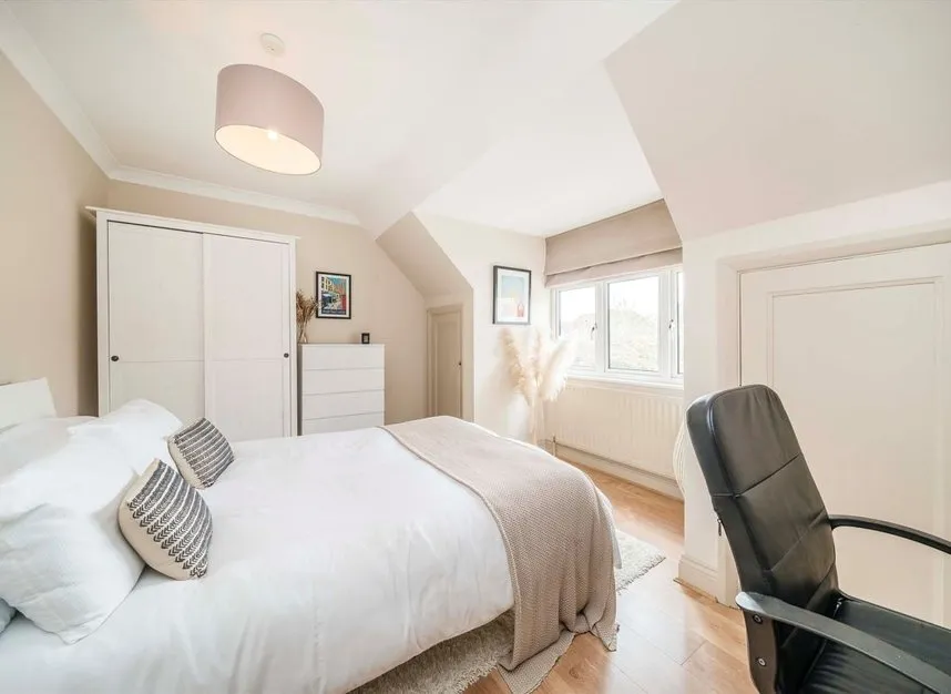 Elmcroft Drive, Chessington, KT9, photo 7