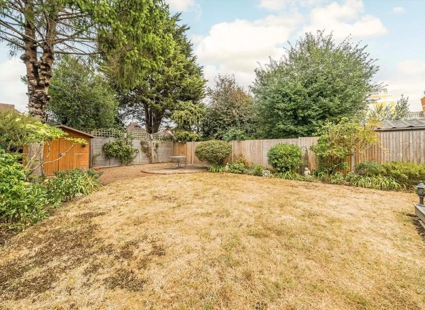 Elmcroft Drive, Chessington, KT9, photo 9