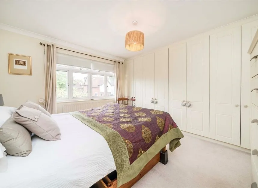 Elmcroft Drive, Chessington, KT9, photo 5