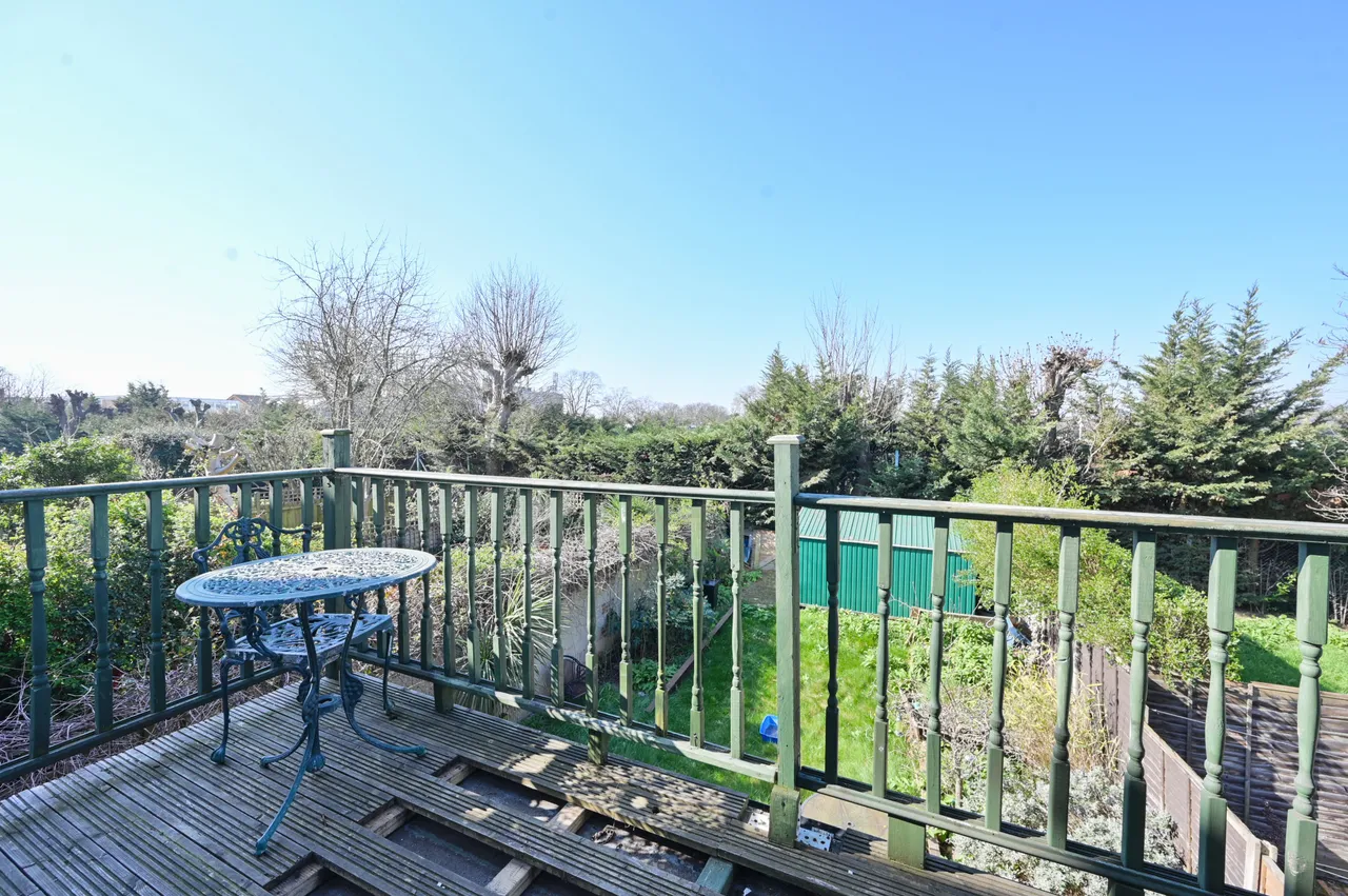Flat 3, 68 Chatsworth Gardens, London, photo 6