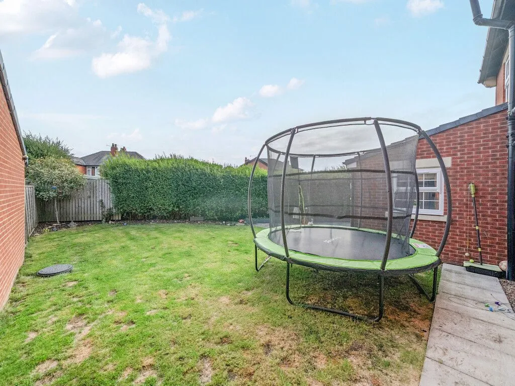 Leafield Drive, Wrenthorpe, WF2, photo 21