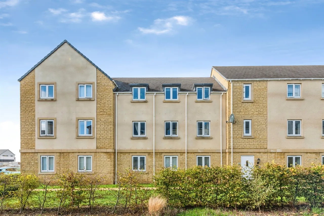 2 bed flat for sale, Centenary Way, Witney, OX29