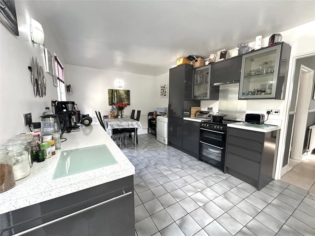 St. Lawrence Avenue, Milford Haven, SA73, photo 3