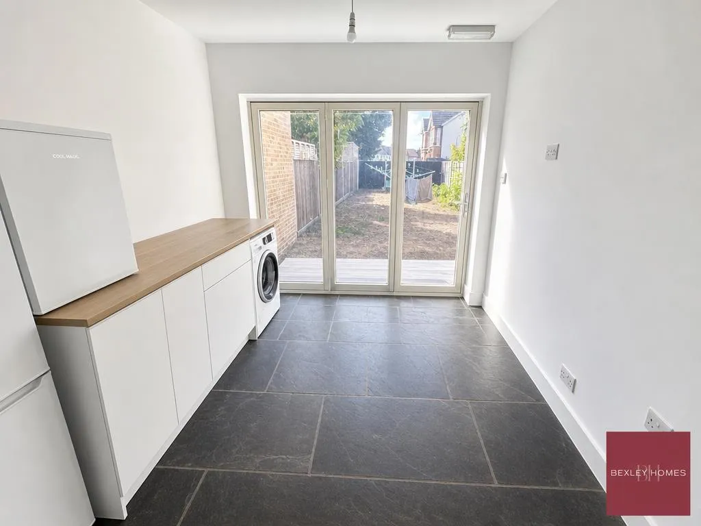 Woolwich Road, London, SE2, photo 17