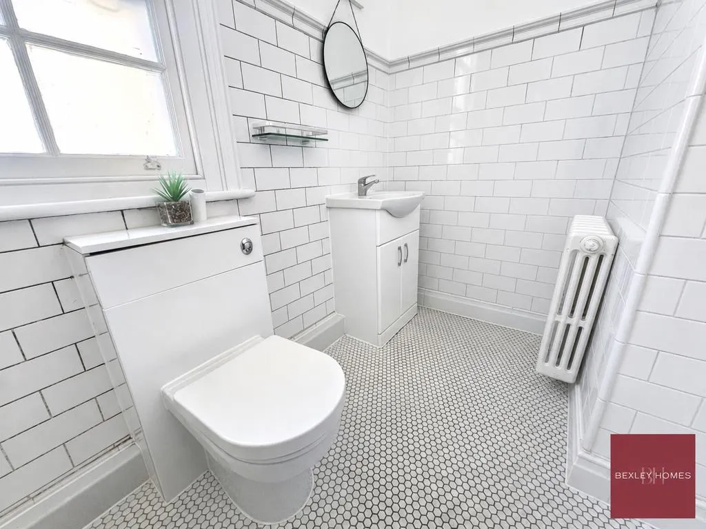 Woolwich Road, London, SE2, photo 7