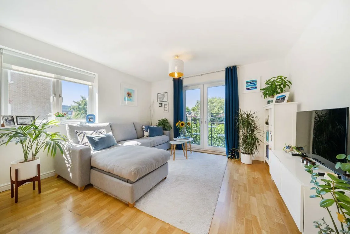1 bed property to rent, Garratt Lane, SW18