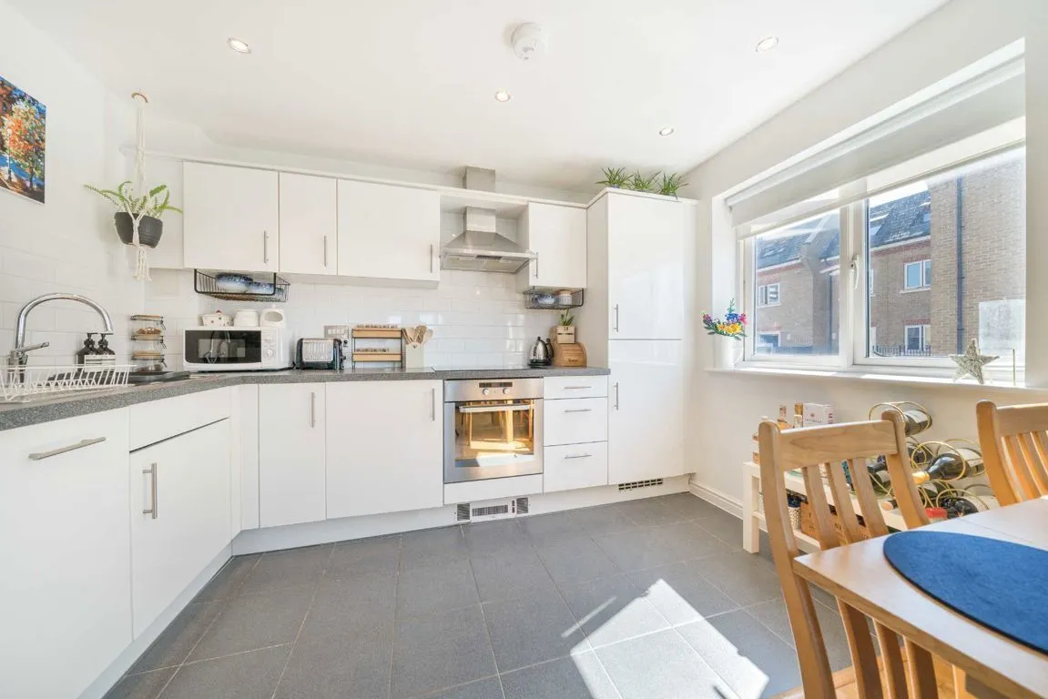 Garratt Lane, SW18, photo 3