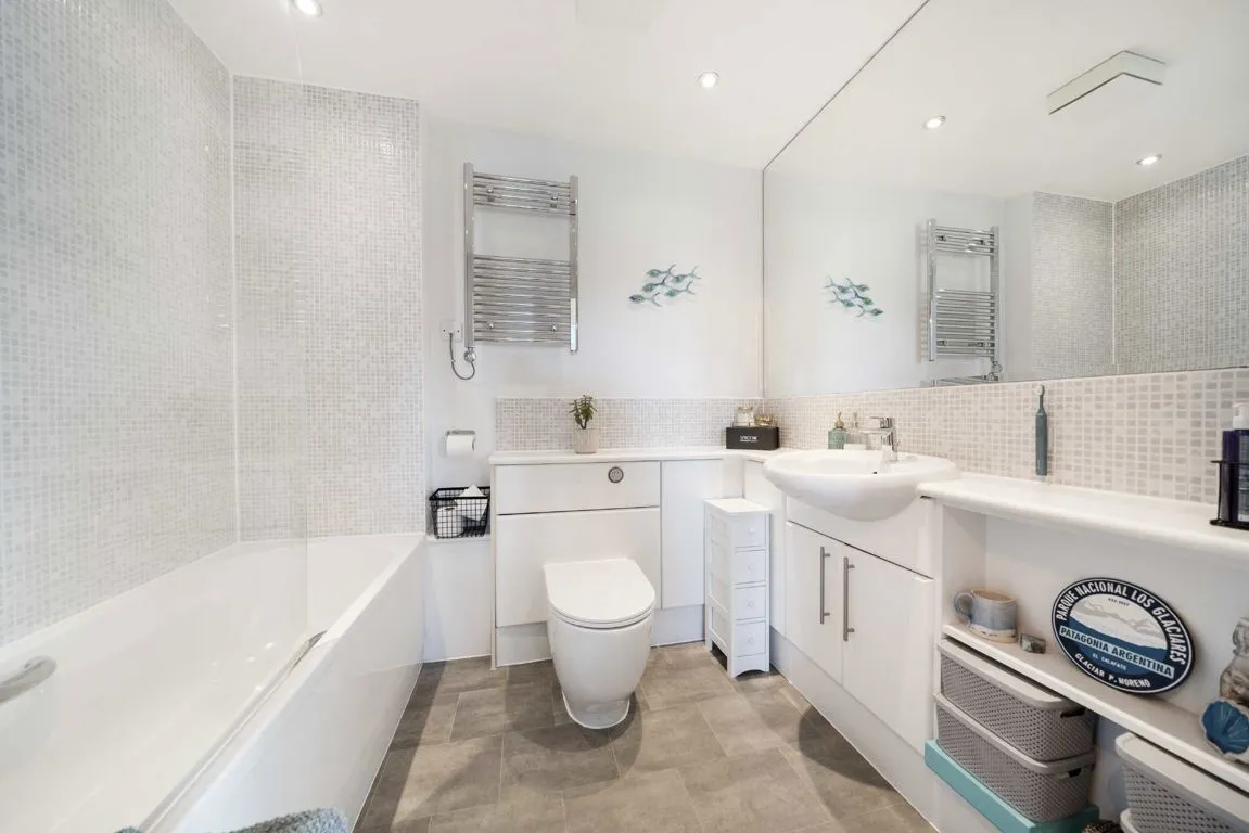 Garratt Lane, SW18, photo 6