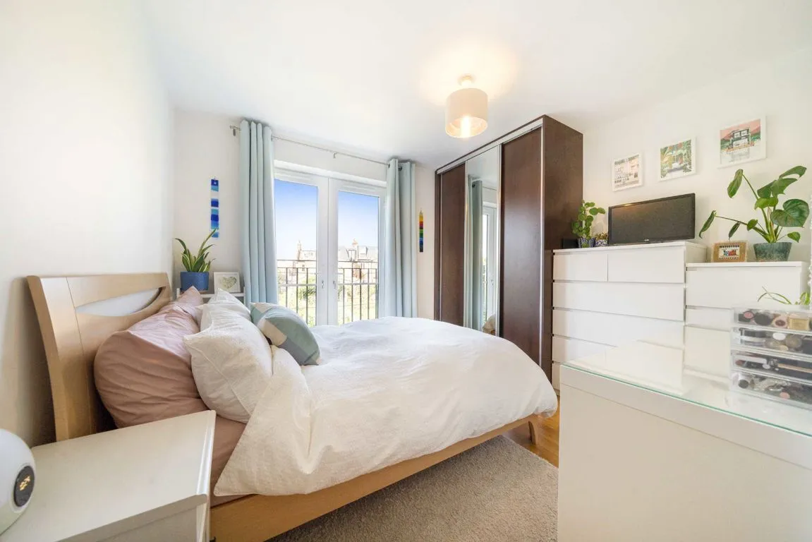 Garratt Lane, SW18, photo 4