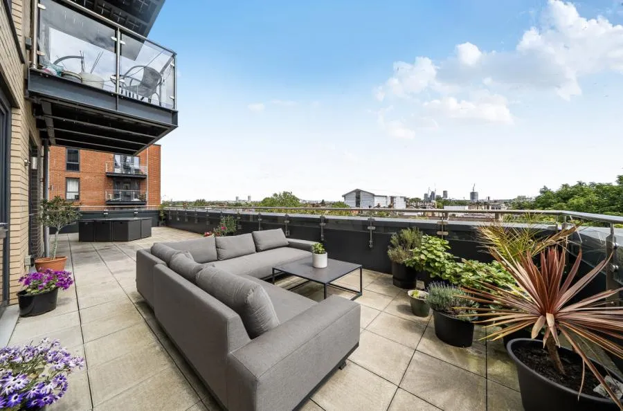 2 bed flat for sale, Colonnade Gardens, Acton, W3