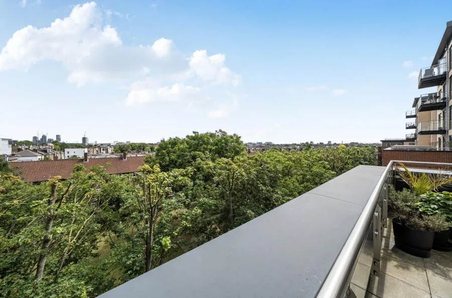 Colonnade Gardens, Acton, W3, photo 10
