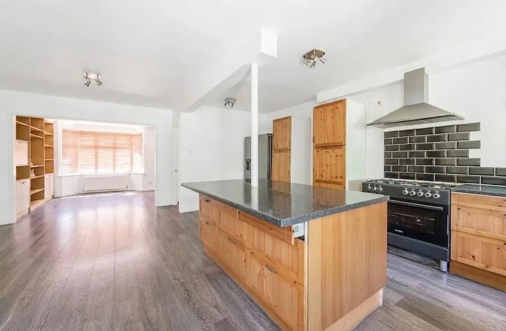 Farm Road, Edgware, photo 2