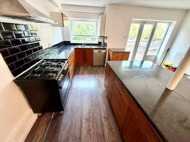 Farm Road, Edgware, photo 4