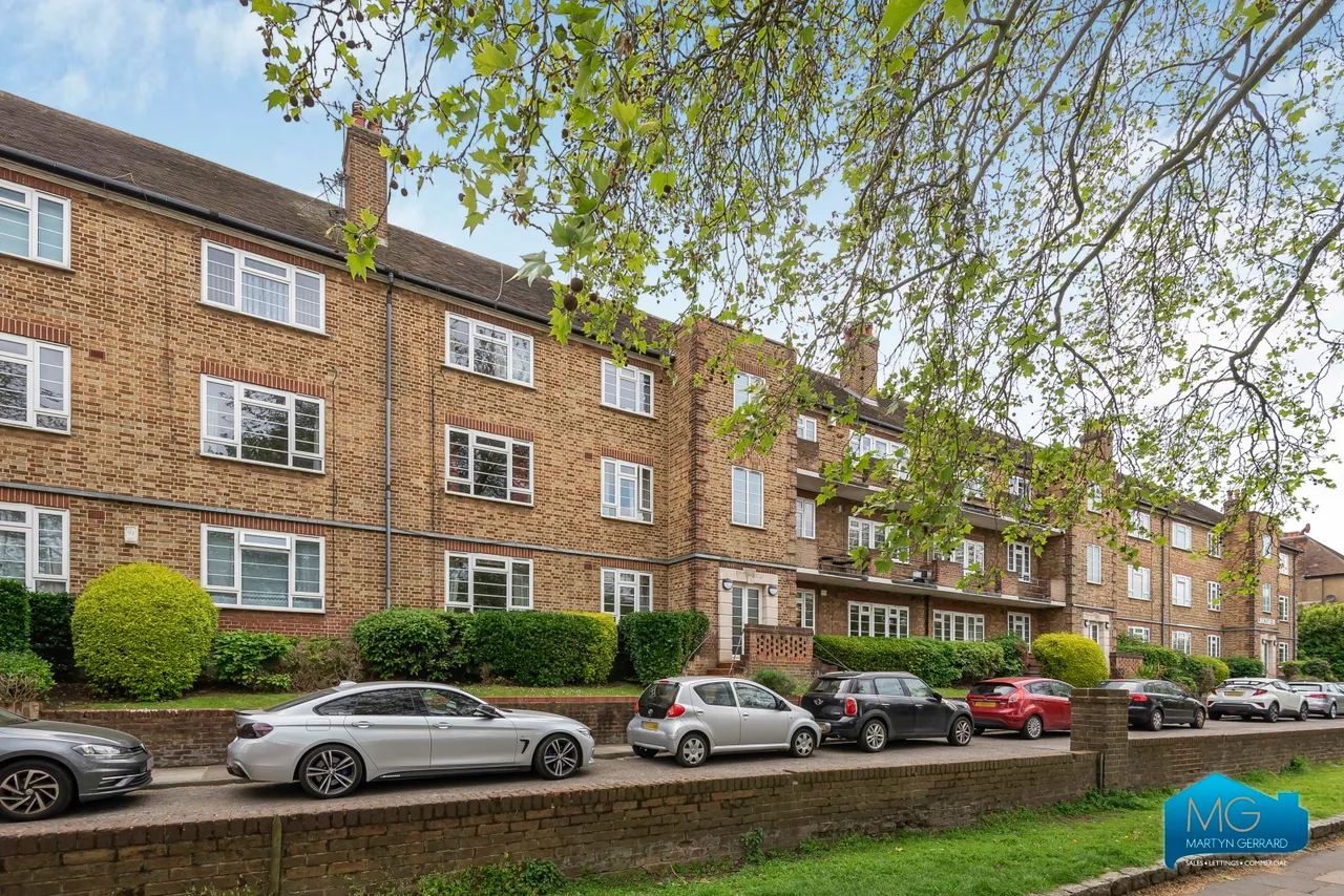 Great North Road, East Finchley, N2, photo 11