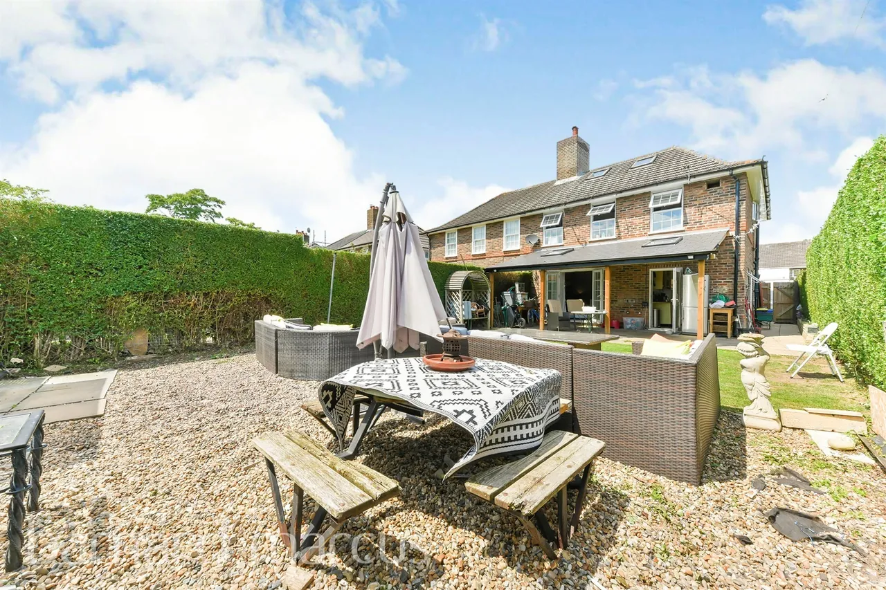4 bed house for sale, Whatley Avenue, London, SW20