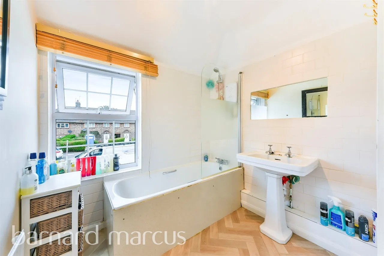 Whatley Avenue, London, SW20, photo 8