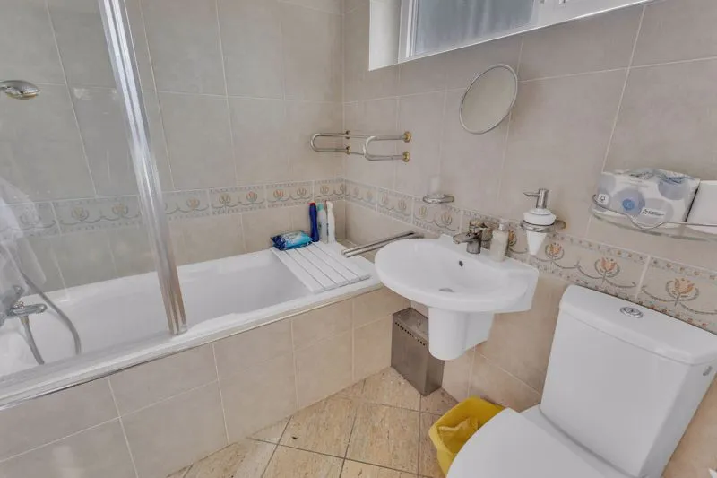 Lonsdale Avenue, Rochdale OL16 5HP, photo 14