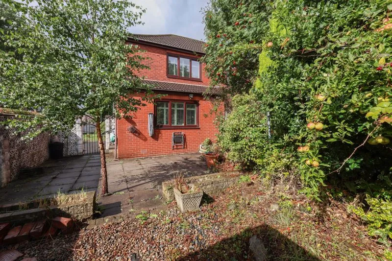 Lonsdale Avenue, Rochdale OL16 5HP, photo 17