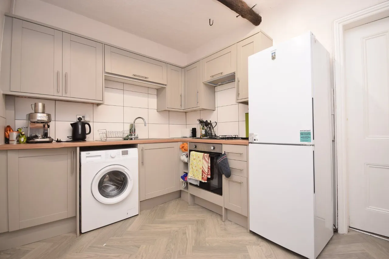Shadwell Lane, Leeds, LS17, photo 3