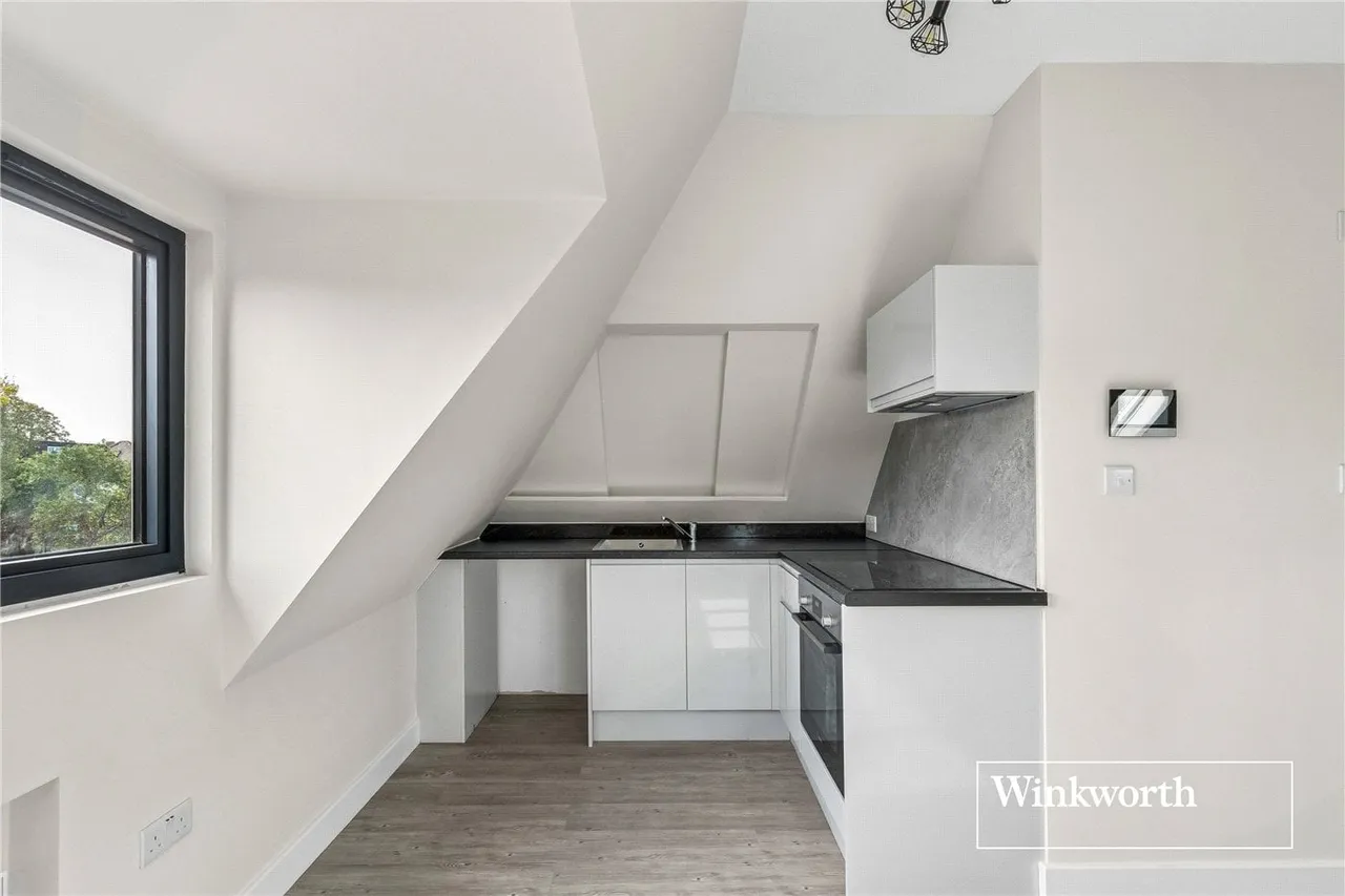 Wentworth Avenue, London, N3, photo 11