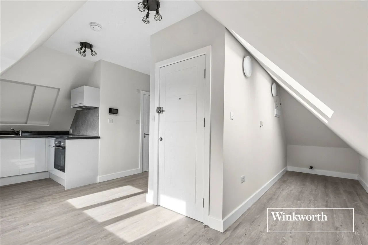 Wentworth Avenue, London, N3, photo 9