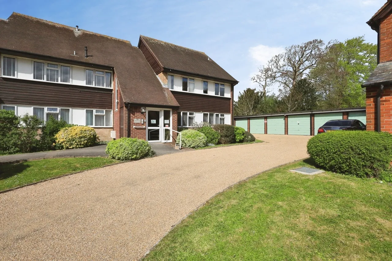 2 bed flat for sale, Vicarage Close, Ringmer, BN8