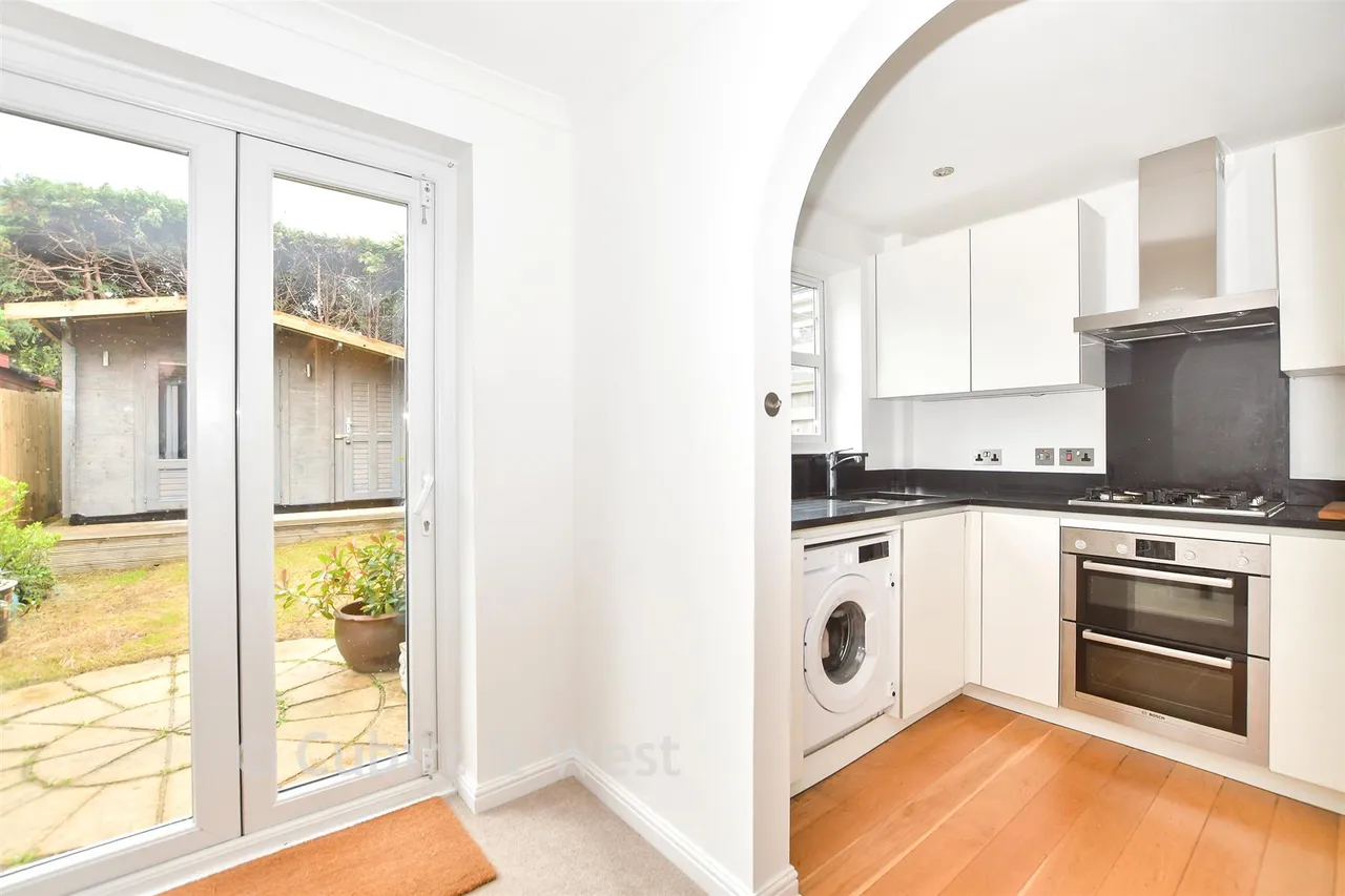 Pellings Farm Close, Crowborough, TN6, photo 6