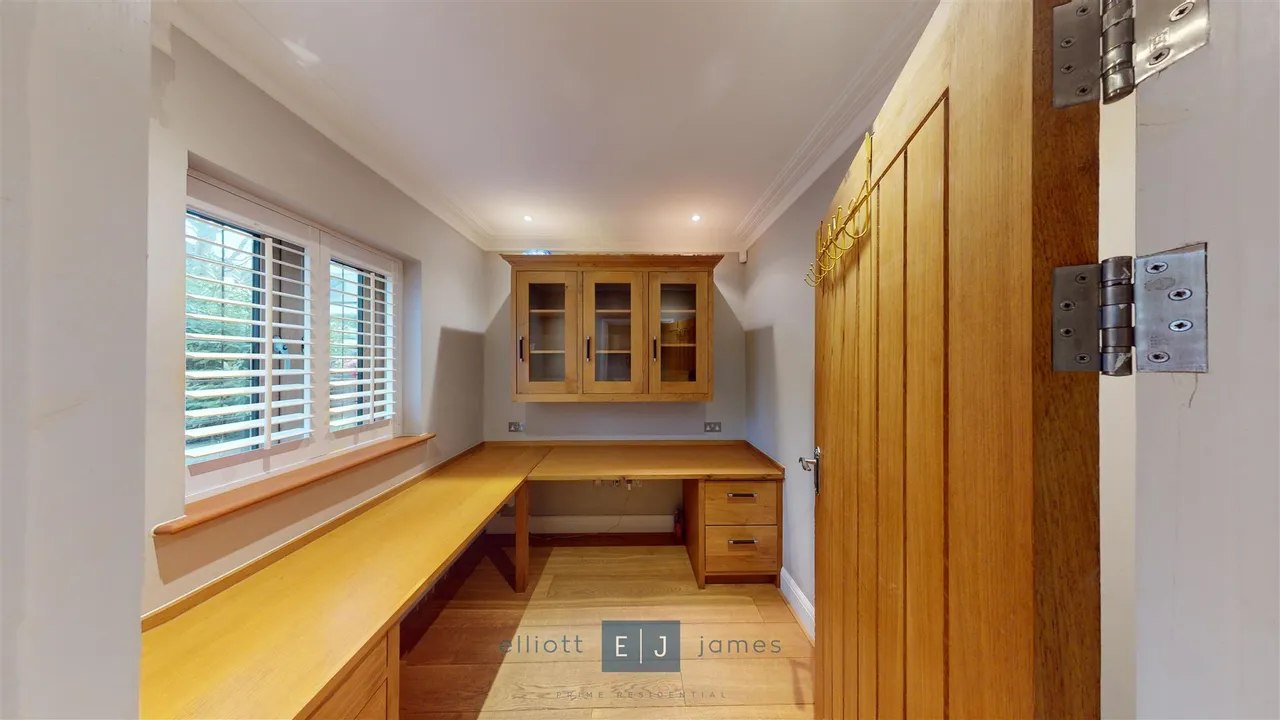 Blackacre Road, Theydon Bois, CM16, photo 8