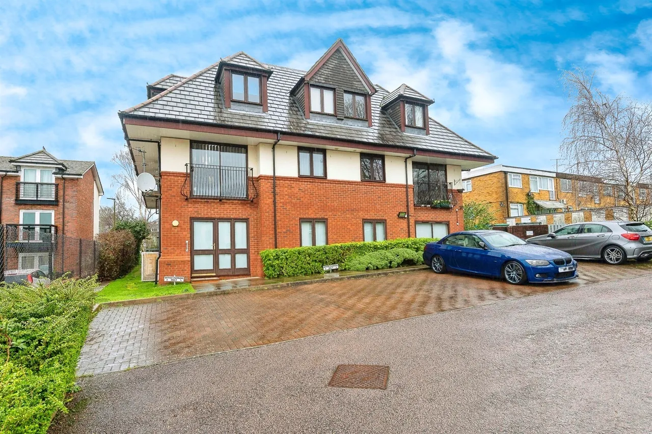 Queensway, HEMEL HEMPSTEAD, photo 3