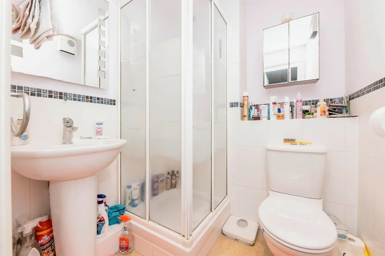 Queensway, HEMEL HEMPSTEAD, photo 12