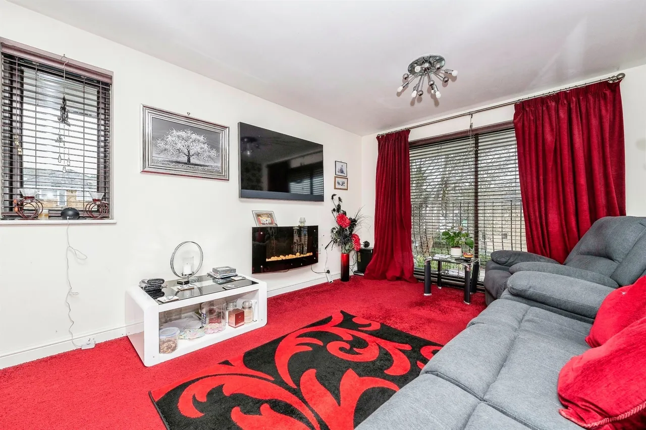 2 bed flat for sale — Queensway, HEMEL HEMPSTEAD