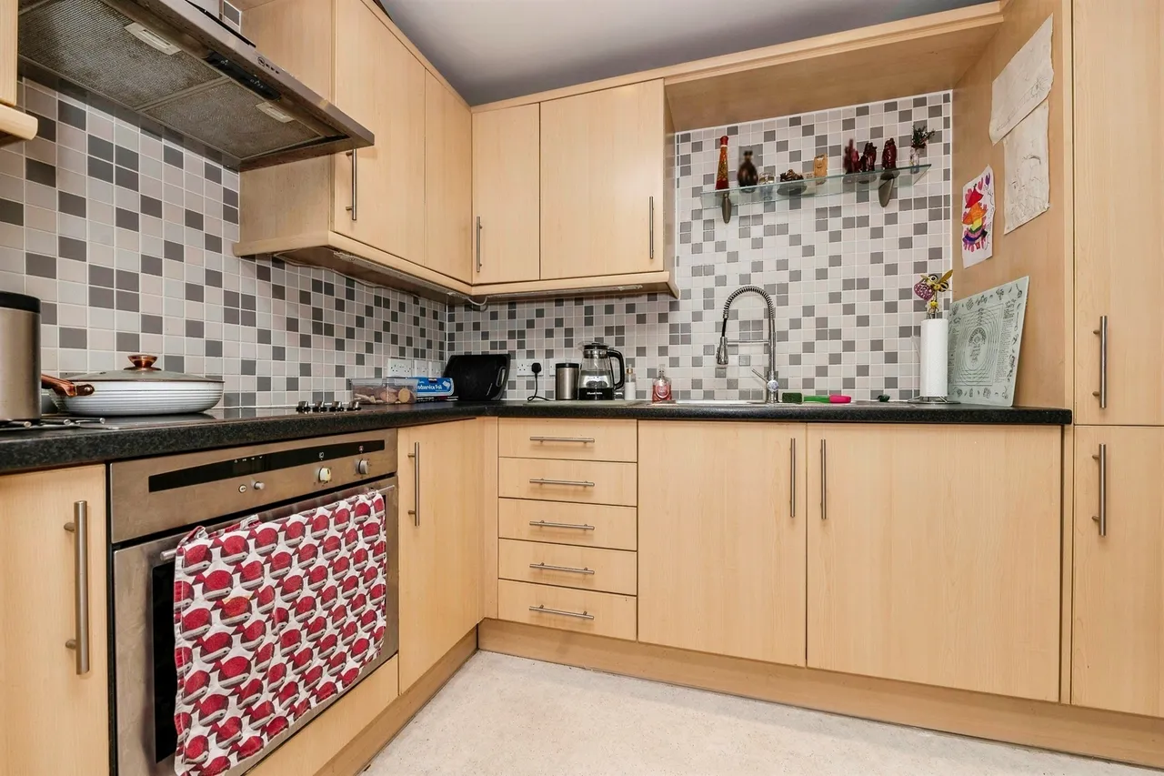 Queensway, HEMEL HEMPSTEAD, photo 4