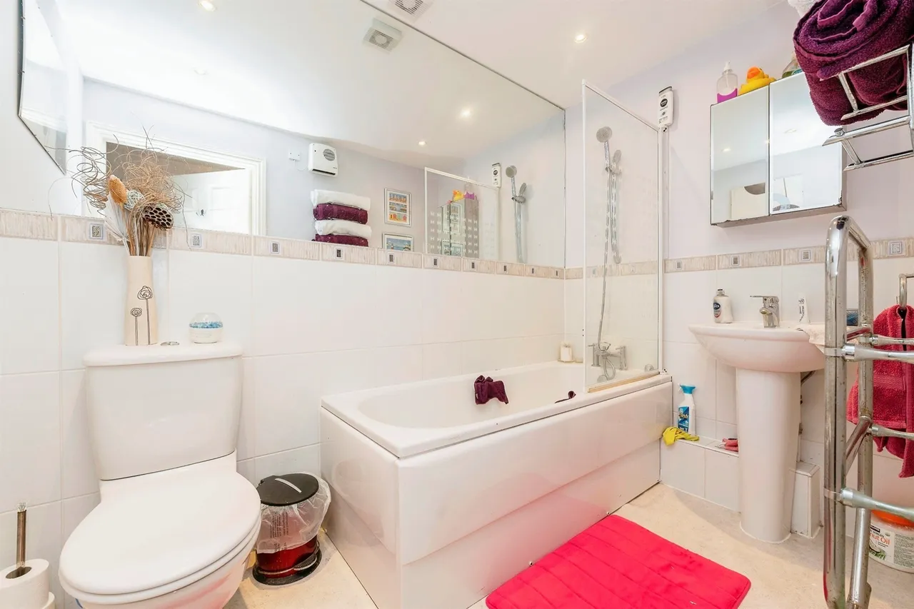 Queensway, HEMEL HEMPSTEAD, photo 11