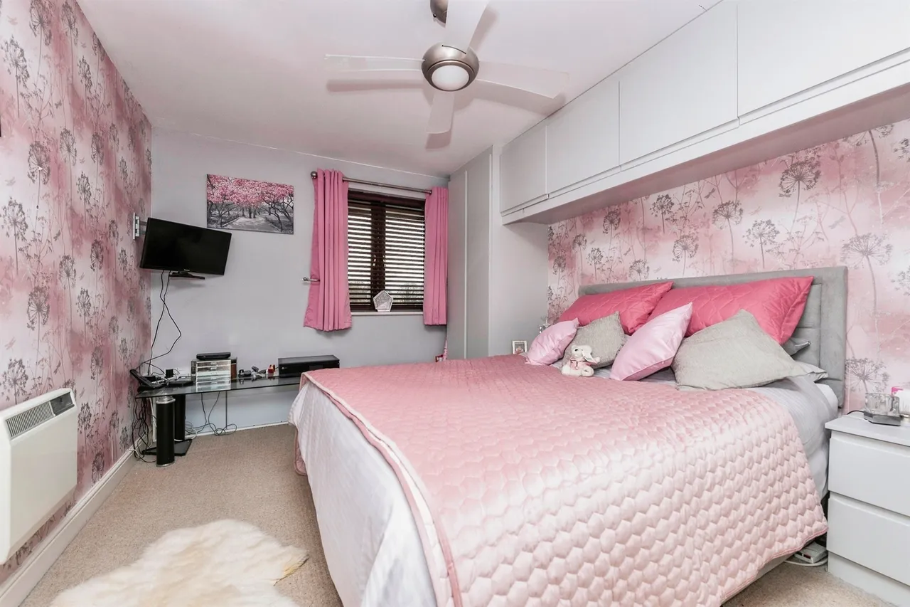 Queensway, HEMEL HEMPSTEAD, photo 9